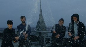 Champagne pour le nouveau single de Vampire Weekend « Ya Hey » !